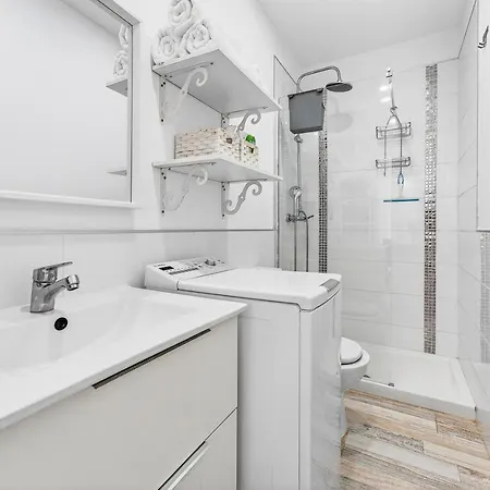 Oceanview Paradise 2br: High-speed Wifi & Office | Walk To & Restaurants